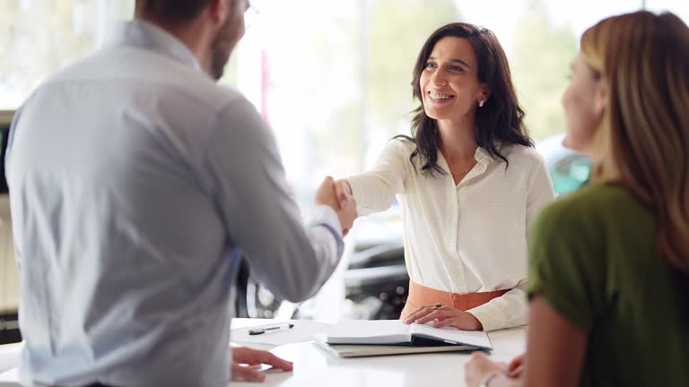 services-03 gettyimages-1780490486-640x640